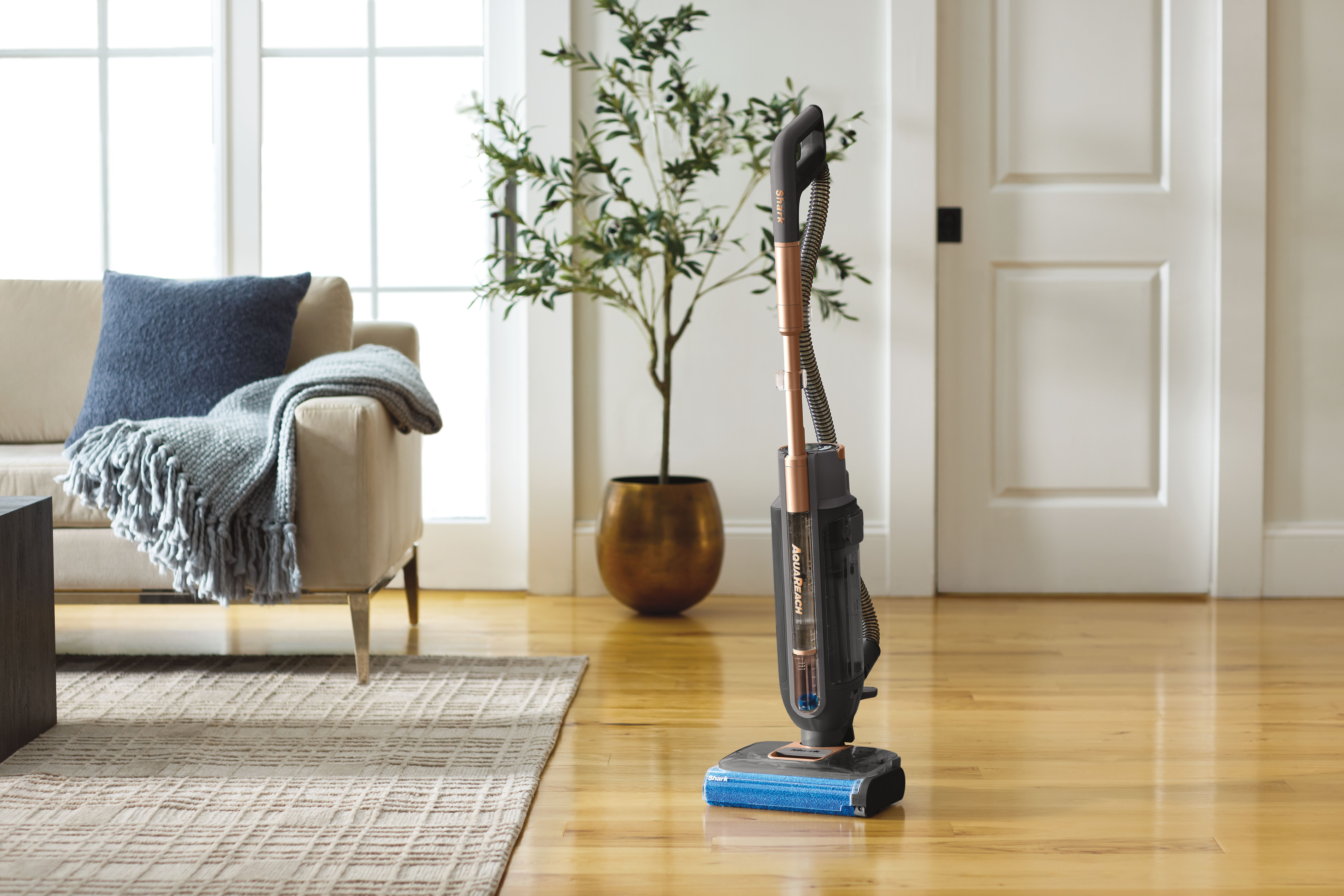 How to use a stick vacuum on laminate floors the right way