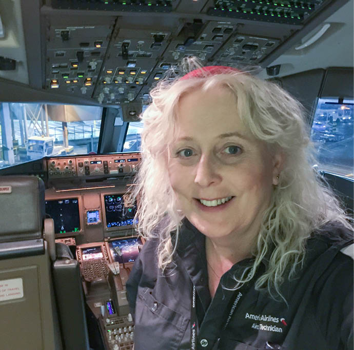 Dee Amos shows young women the STEM way - American Airlines Newsroom